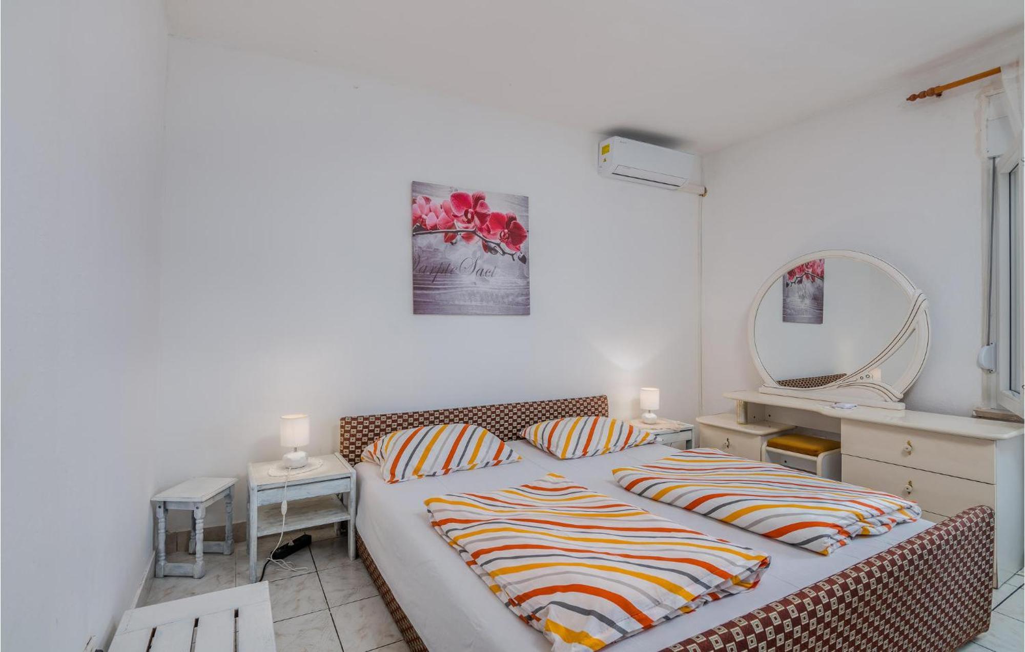 Lovely Apartment In Stara Baska 1 With Kitchen מראה חיצוני תמונה